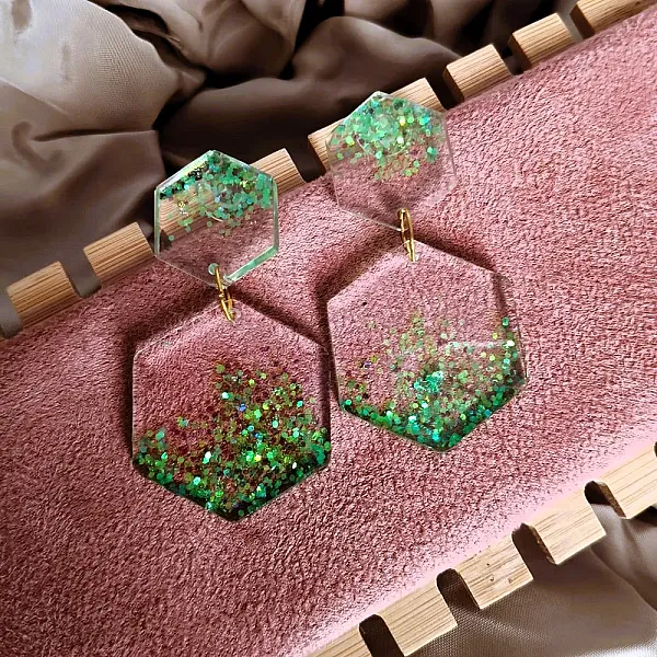 Σκουλαρίκια πολυγωνικά κρεμαστά glitter πράσινο